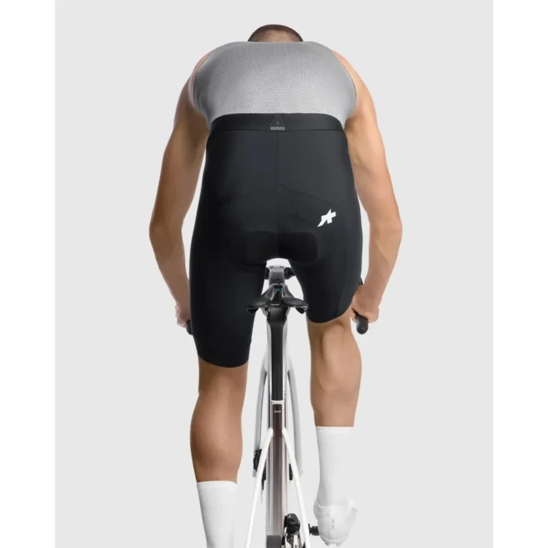 spodenki-rowerowe-z-wkladka-assos-mille-gt-s11-6.webp