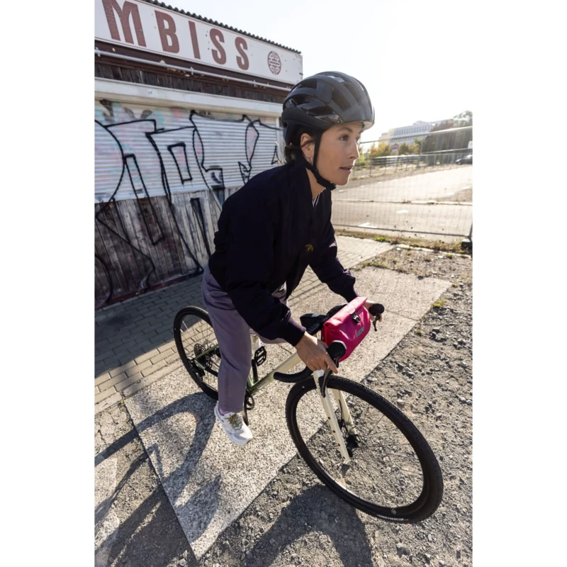 torba-na-kierownice-ortlieb-velo-sling-flex-2.5l-rozowa-10.webp
