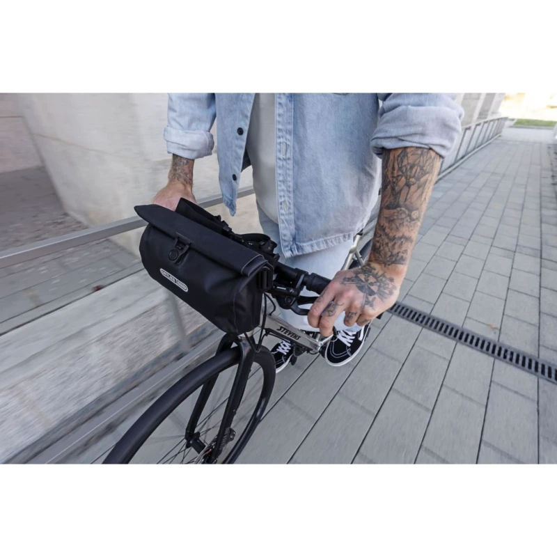 torba-na-kierownice-ortlieb-velo-sling-flex-2.5l-czarna-10.webp