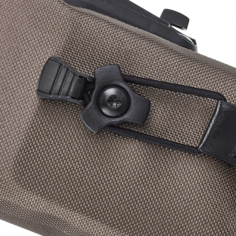 torba-podsiodlowa-ortlieb-micro-bag-0.8l-brazowa-8.webp