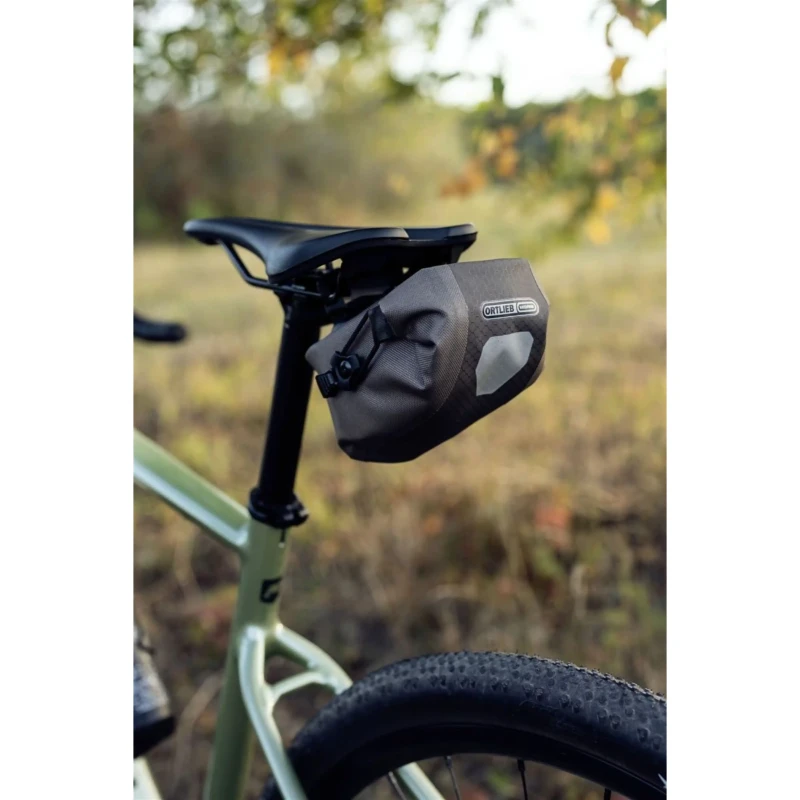 torba-podsiodlowa-ortlieb-micro-bag-0.8l-brazowa-11.webp