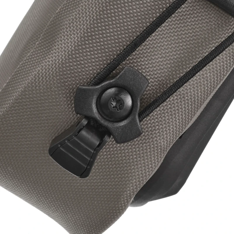 torba-podsiodlowa-ortlieb-micro-bag-0.5l-brazowa-7.webp