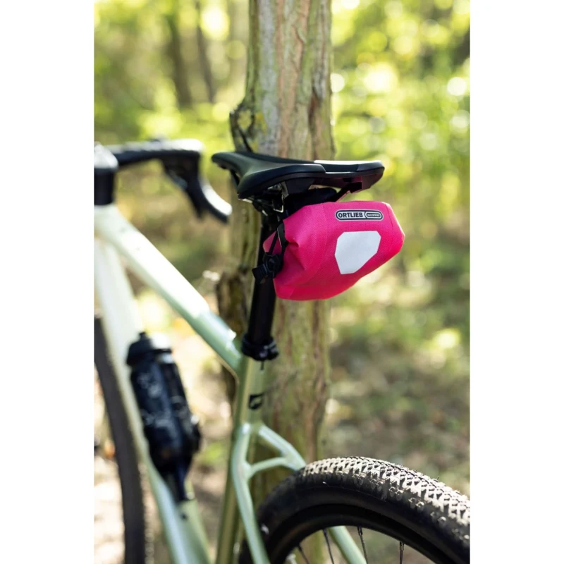 torba-podsiodlowa-ortlieb-micro-bag-0.5l-rozowa-15.webp