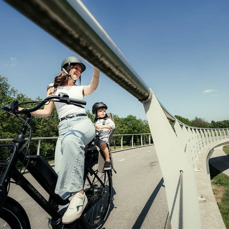 fotelik-na-rame-urban-iki-u-me-szaro-czarny-6.webp