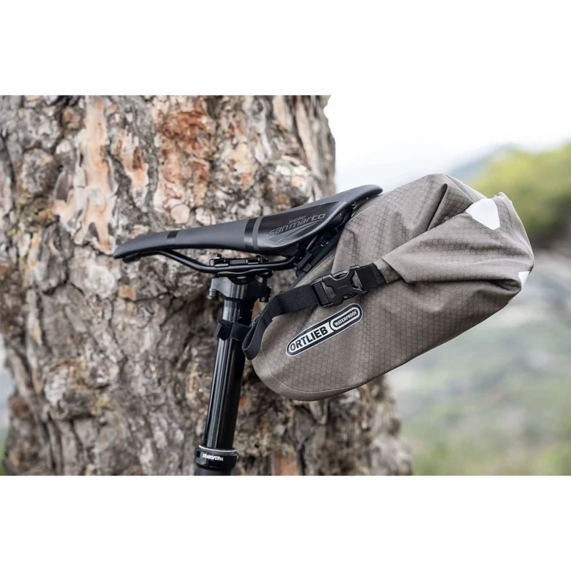 torba-podsiodlowa-ortlieb-saddle-bag-4.1l-brazowa-4.webp