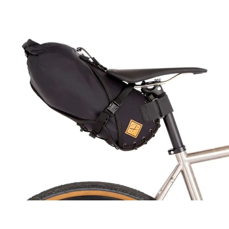 torba-podsiodlowa-restrap-saddle-bag-czarna-8l-1.webp