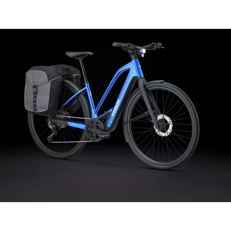 rower-elektryczny-trek-fx7-o-srednim-przekroku-niebieski-2.webp