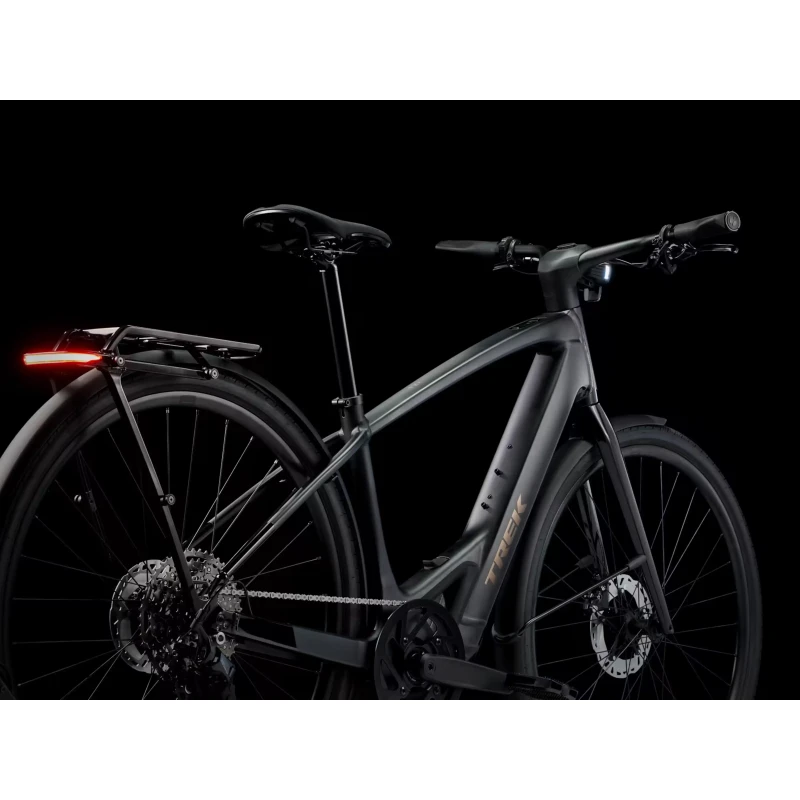 rower-elektryczny-trek-fx-7-czarny-2.webp
