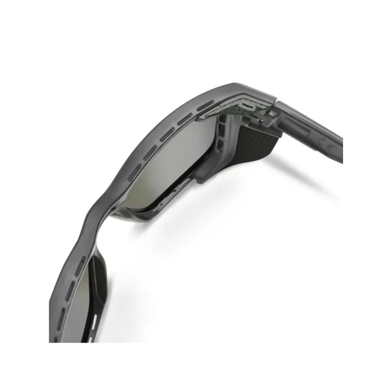 okulary-julbo-shield-czarne-6.webp