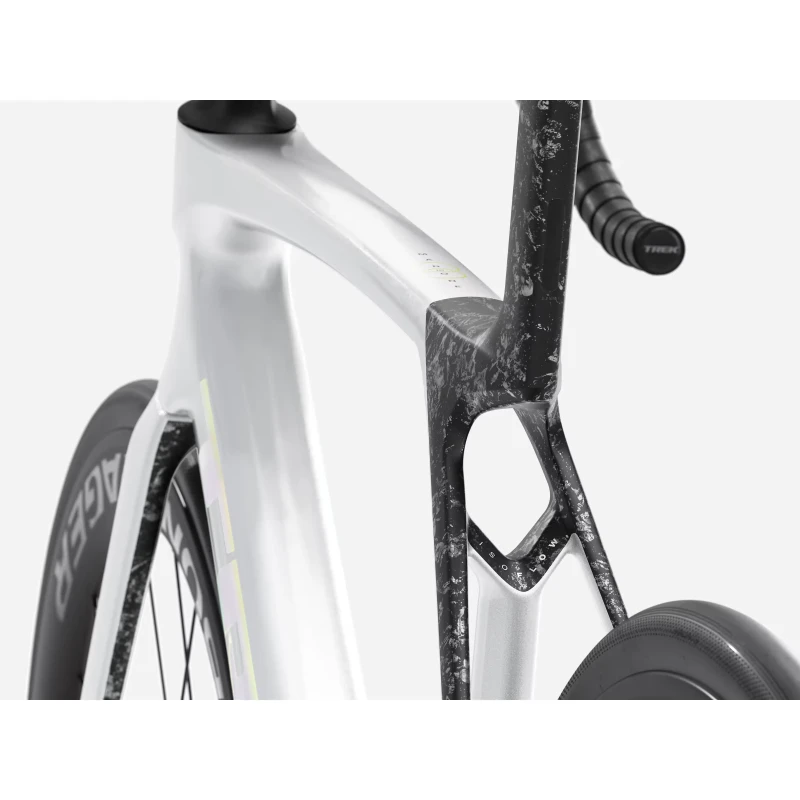 rower-szosowy-trek-madone-sl-6-axs-gen-8-2026-bialo-czarny-4.webp