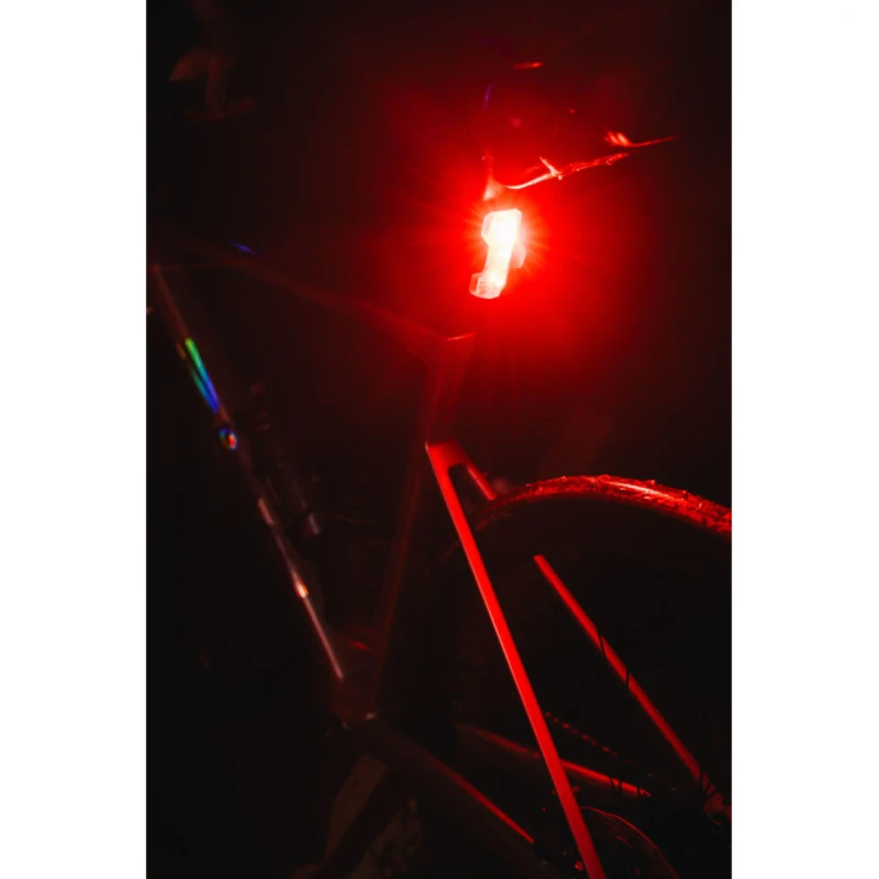 lampka-tylna-zefal-supervision-r150-4.webp
