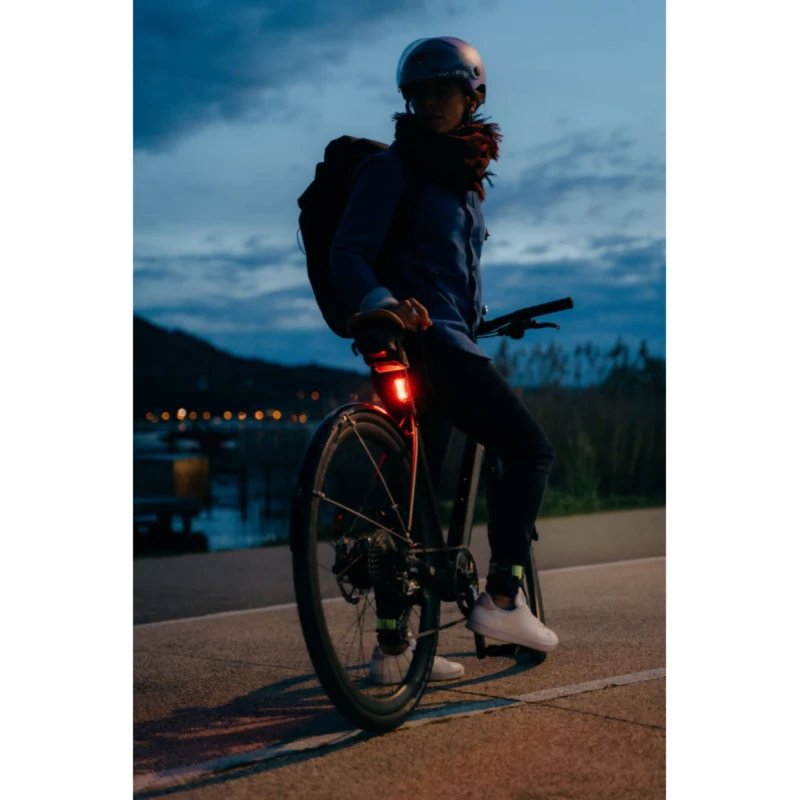 lampka-tylna-zefal-vision-r20-4.webp