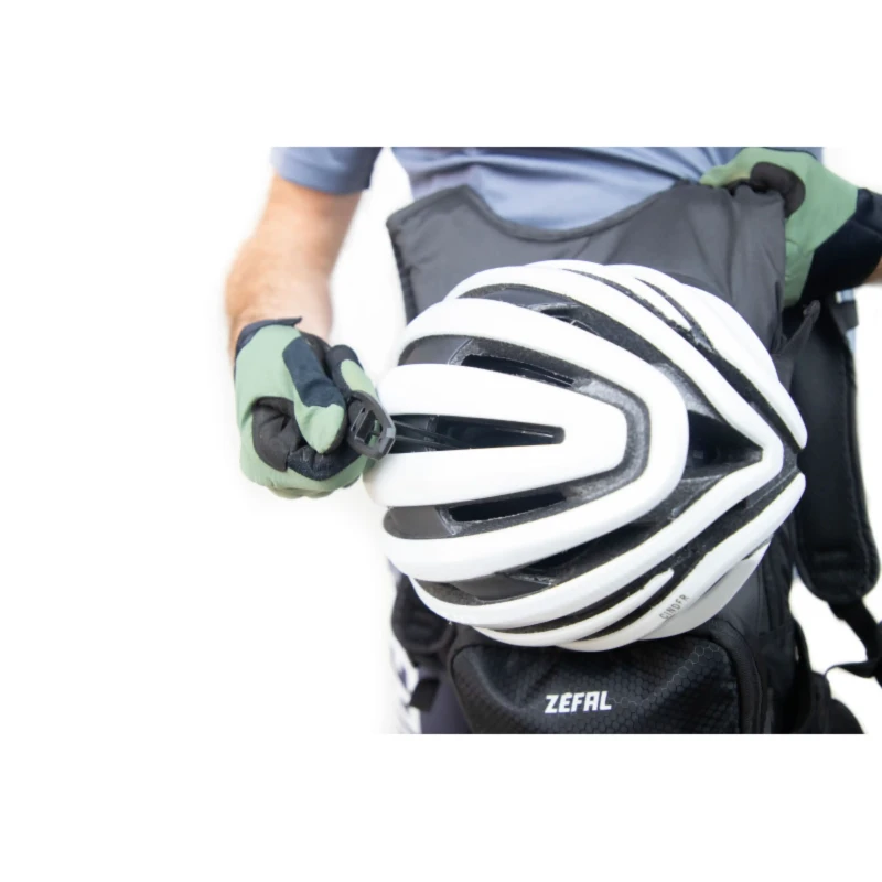 plecak-z-buklakiem-zefal-z-hydro-enduro-czarny-4.webp