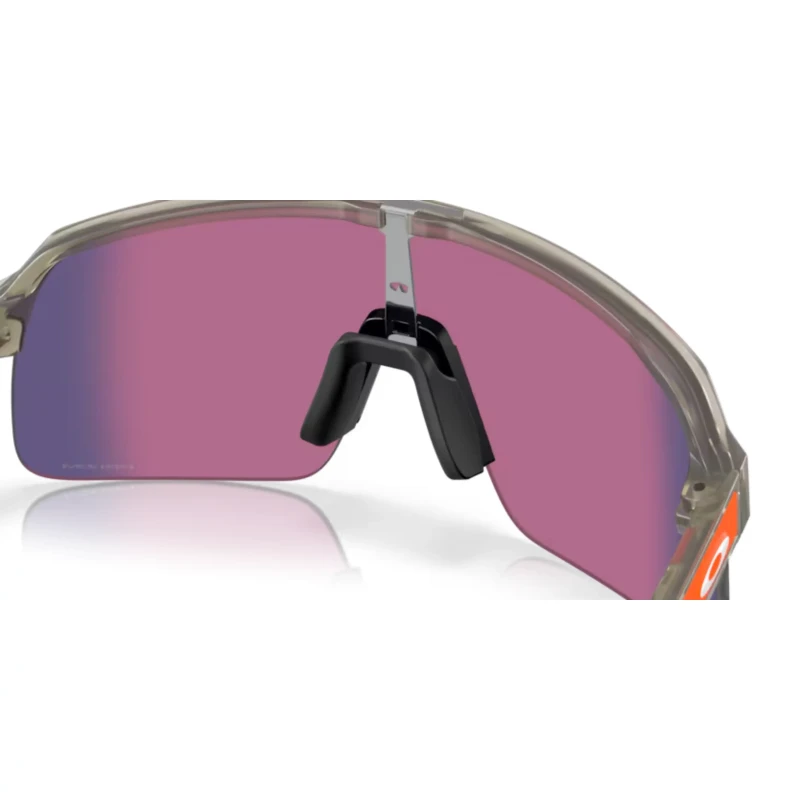 okulary-oakley-sutro-lite-matte-grey-prizm-road-6.webp