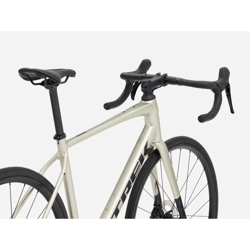 rower-szosowy-trek-domane-al-5-gen-4-bezowy-3.webp