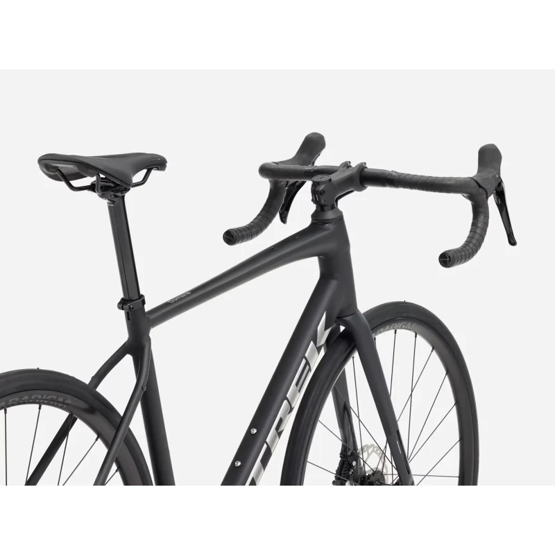 rower-szosowy-trek-domane-al-4-gen-4-czarny-3.webp