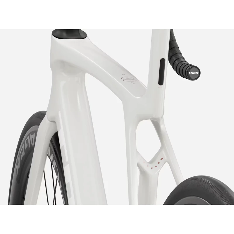rower-szosowy-trek-madone-sl-6-gen-8-bialy-4.webp