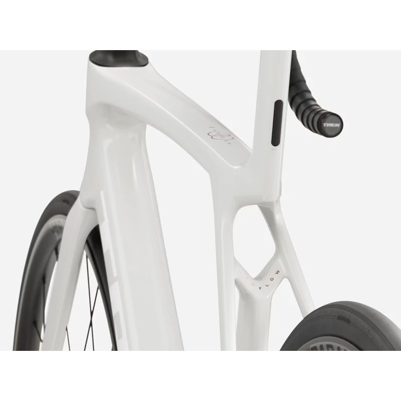 rower-szosowy-trek-madone-sl-5-gen-8-bialy-4.webp