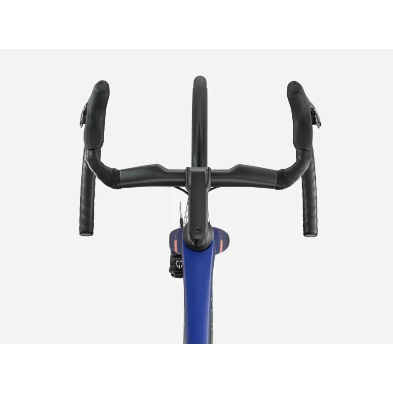 rower-szosowy-trek-madone-sl-7-gen-8-niebieski-3.webp