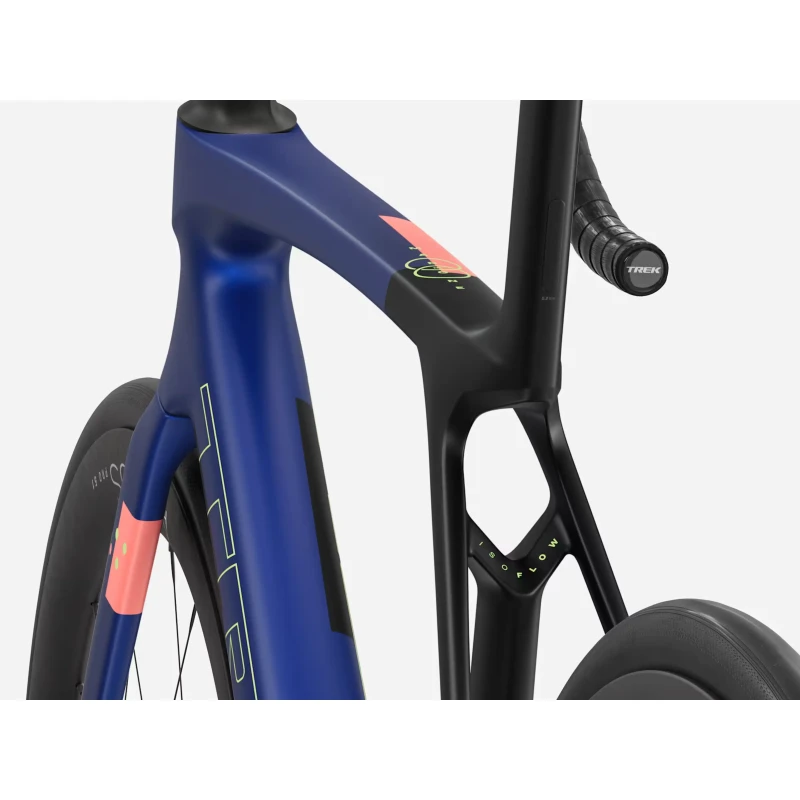 rower-szosowy-trek-madone-sl-7-gen-8-niebieski-4.webp