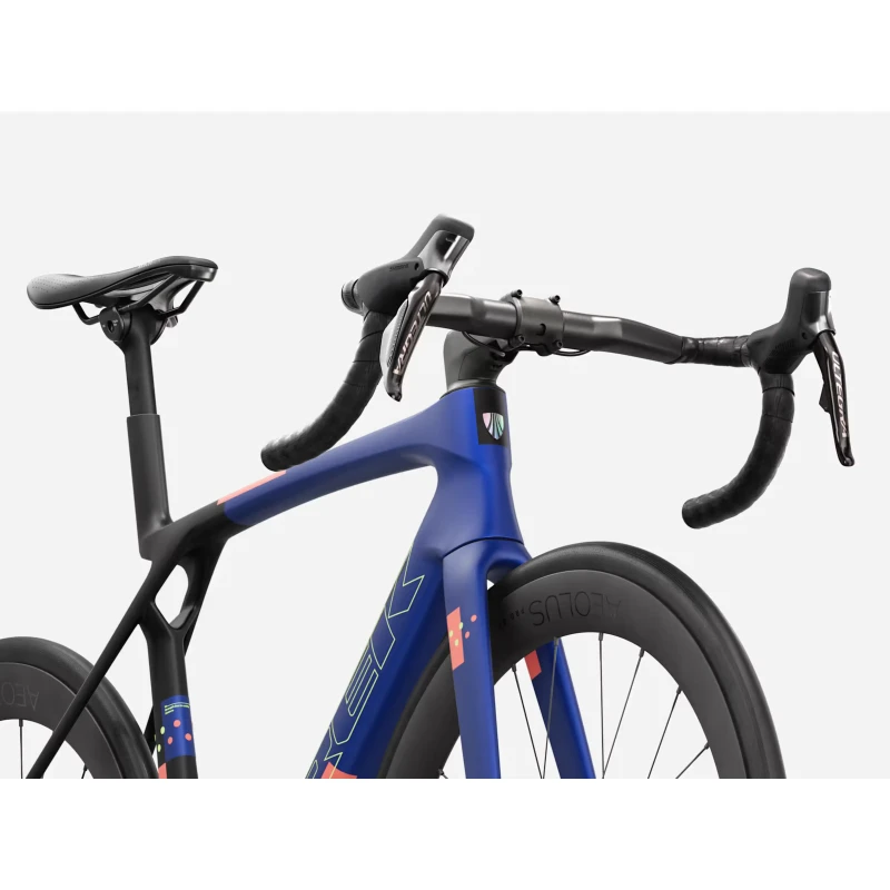 rower-szosowy-trek-madone-sl-7-gen-8-niebieski-5.webp