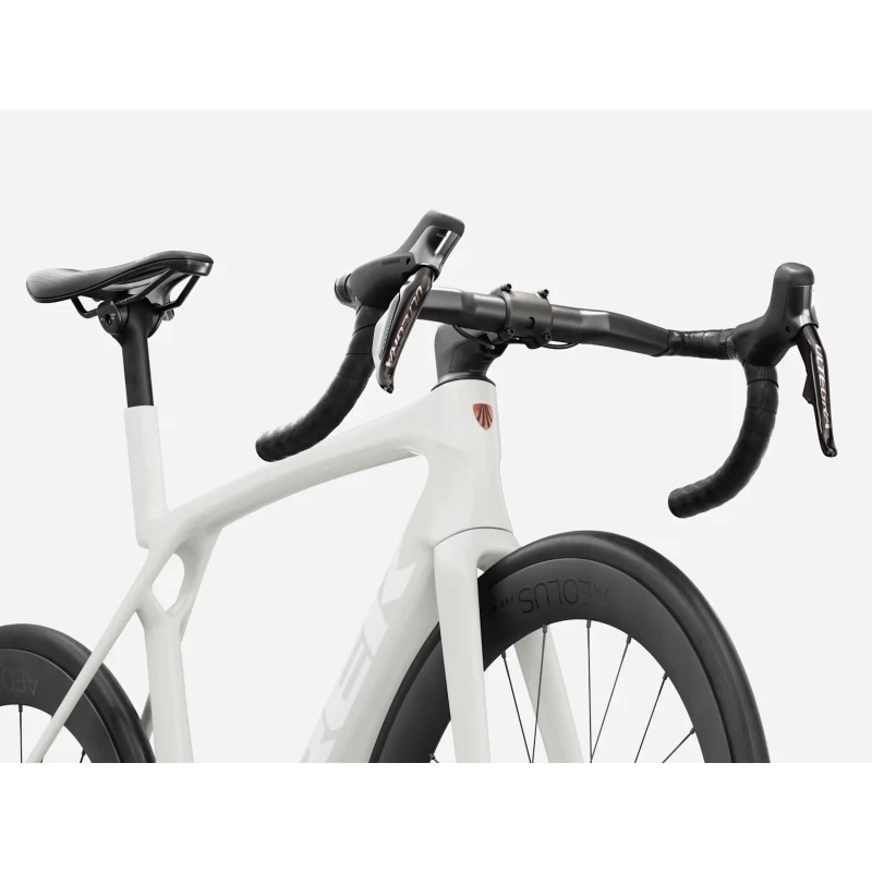 rower-szosowy-trek-madone-sl-7-gen-8-bialy-5.webp