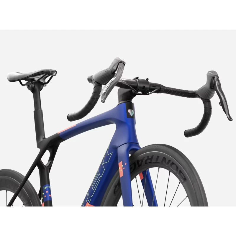 rower-szosowy-trek-madone-sl-6-axs-gen-8-niebieski-5.webp
