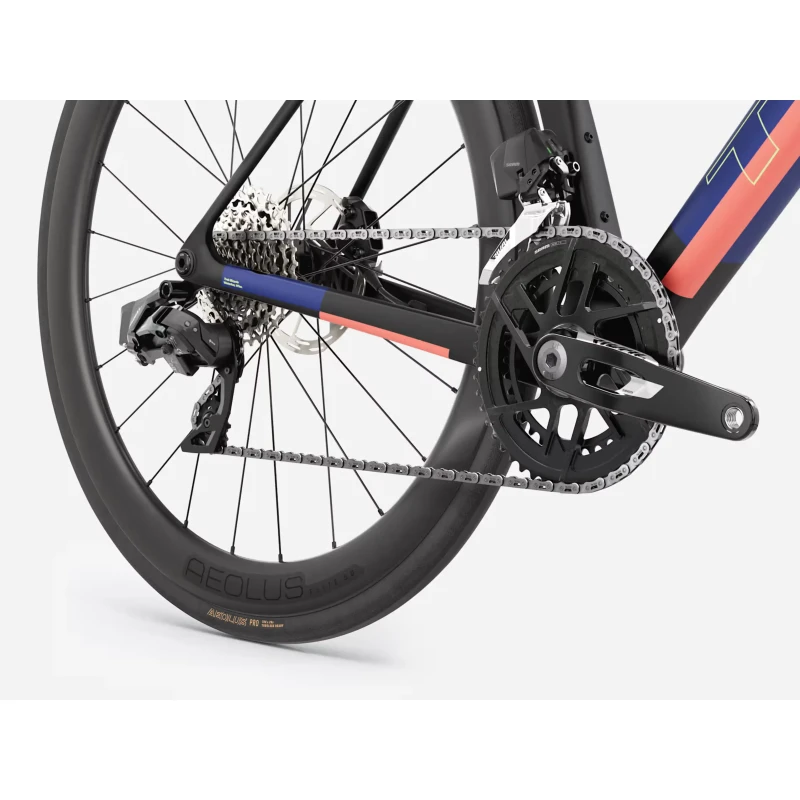 rower-szosowy-trek-madone-sl-6-axs-gen-8-niebieski-6.webp