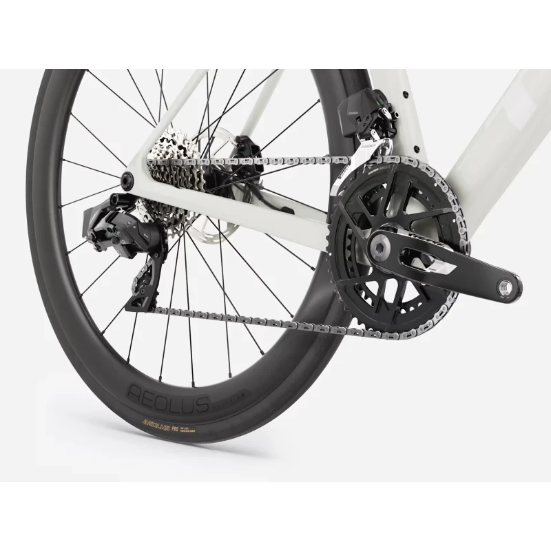 rower-szosowy-trek-madone-sl-6-axs-gen-8-bialy-6.webp
