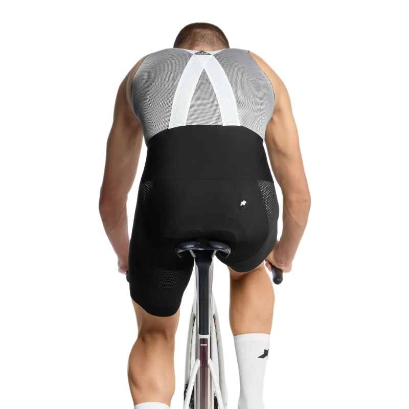 spodenki-rowerowe-assos-mille-s11-czarno-biale-6.webp
