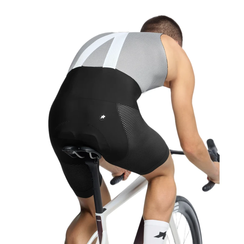spodenki-rowerowe-assos-mille-s11-czarno-biale-7.webp