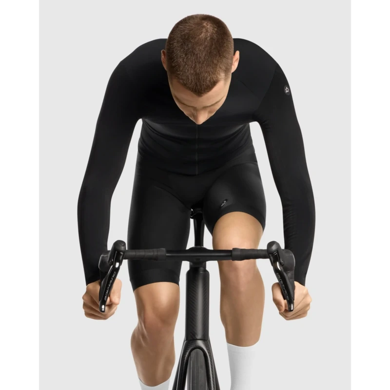 kurtka-rowerowa-assos-mille-gts-spring-fall-s11-czarna-5.webp