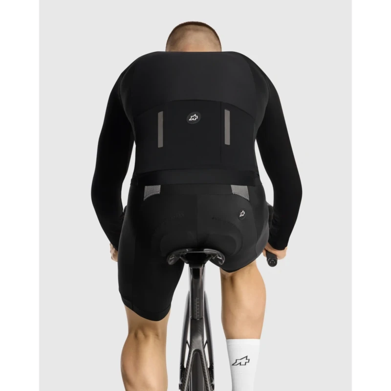 kurtka-rowerowa-assos-mille-gts-spring-fall-s11-czarna-6.webp