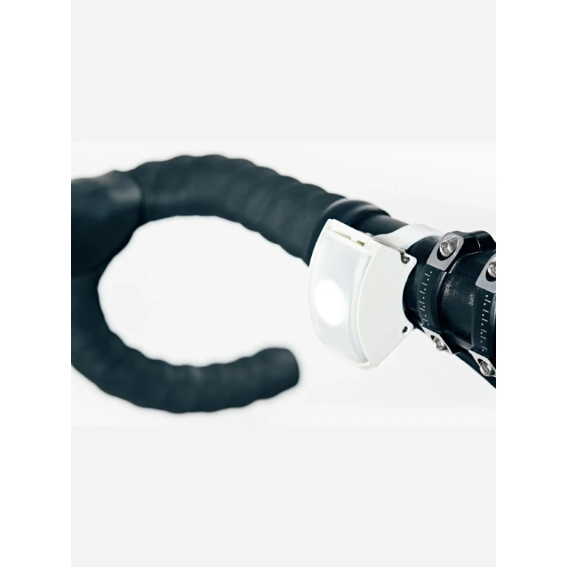 lampka-przednia-curve-front-light-220lm-biala-2