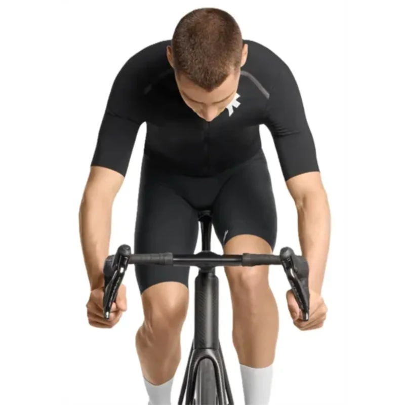 koszulka-assos-equipe-r-thermo-rain-s11-czarna-7.webp