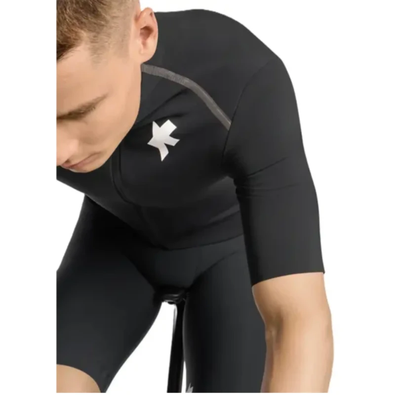 koszulka-assos-equipe-r-thermo-rain-s11-czarna-8.webp