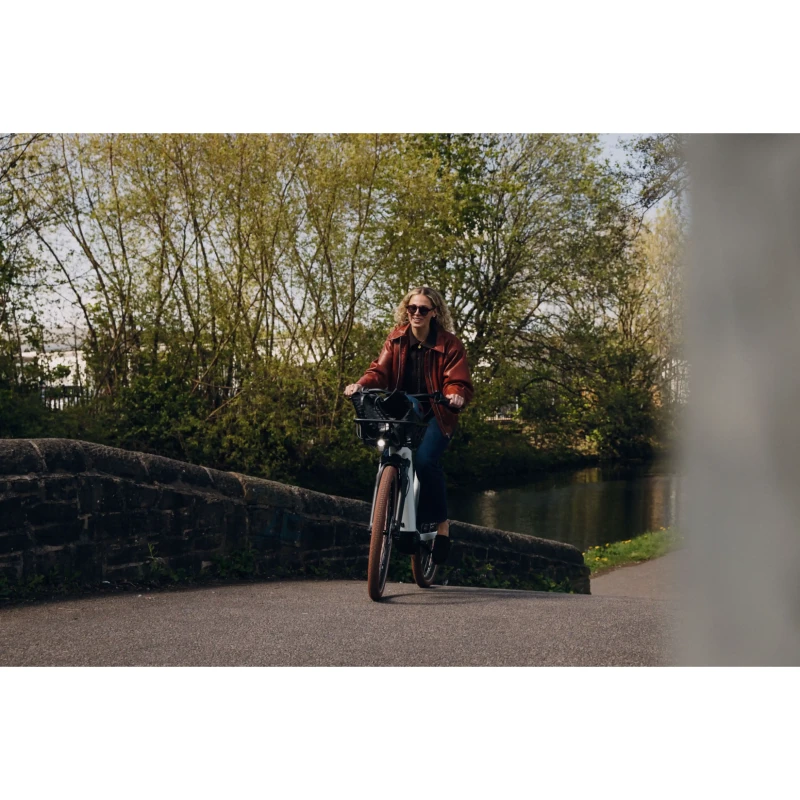 rower-elektryczny-liv-flourish-e-2-bialy-18.webp