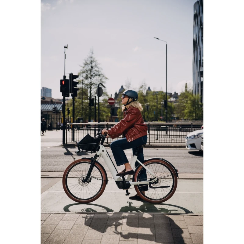 rower-elektryczny-liv-flourish-e-2-bialy-19.webp