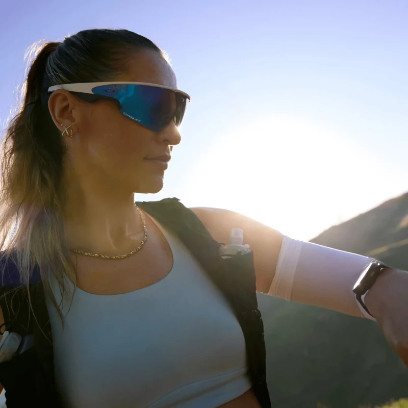 okulary-ai-oakley-vanguard-meta-white-prizm-sapphire-8.webp