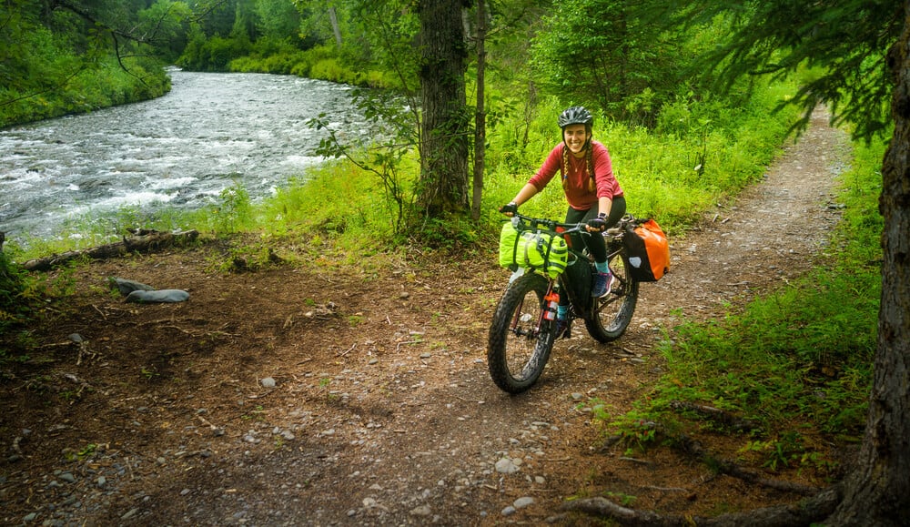 Bikepacking na weekend i urlop — co spakować na pierwszą wyprawę rowerową